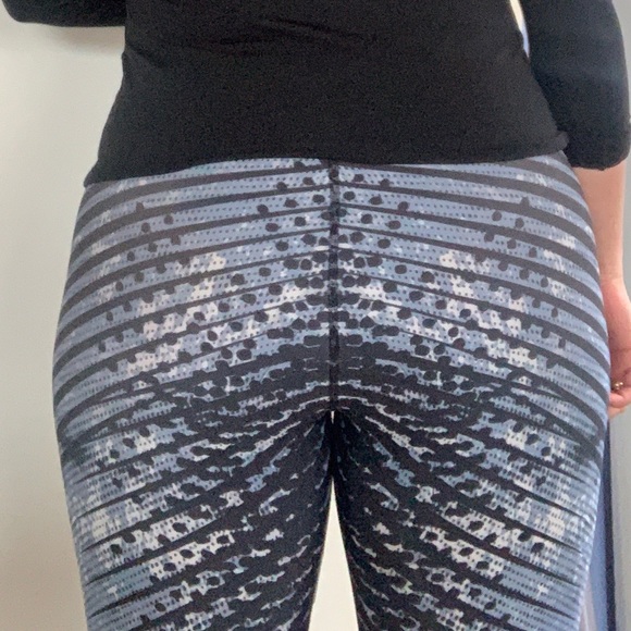 Butt Lifting Leggings - Picture 5 of 6